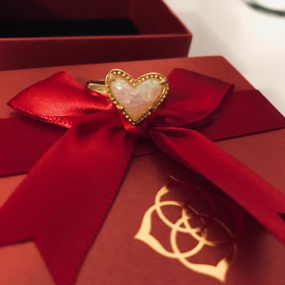 Brand new Kendra Scott heart shaped ring